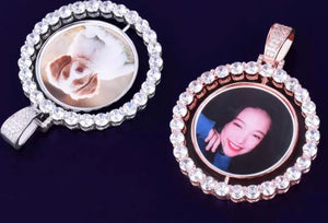 Rotating double sided photo pendant